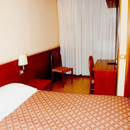 Hotel Bruna Рим Екстер'єр фото