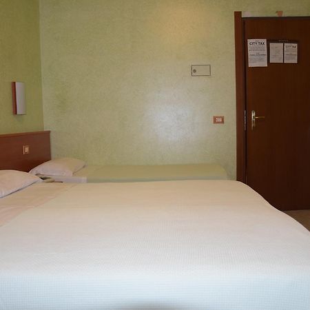 Hotel Bruna Рим Екстер'єр фото