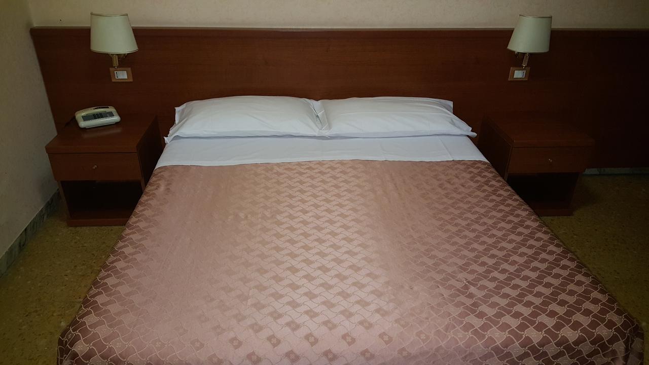 Hotel Bruna Рим Екстер'єр фото