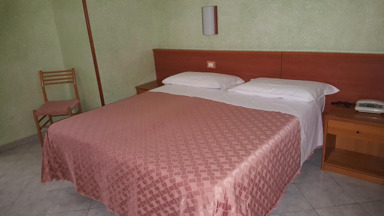 Hotel Bruna Рим Екстер'єр фото