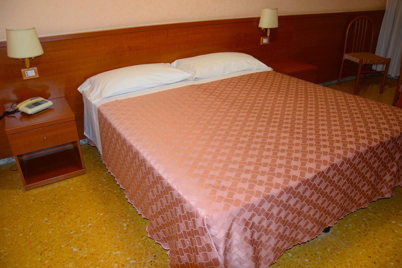Hotel Bruna Рим Екстер'єр фото