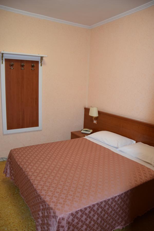 Hotel Bruna Рим Екстер'єр фото