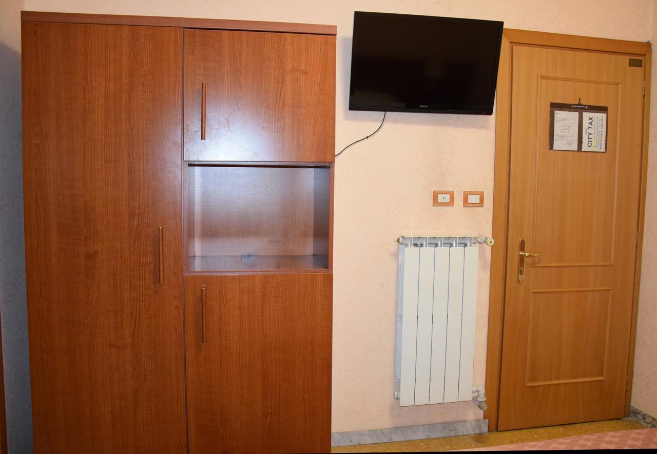 Hotel Bruna Рим Екстер'єр фото