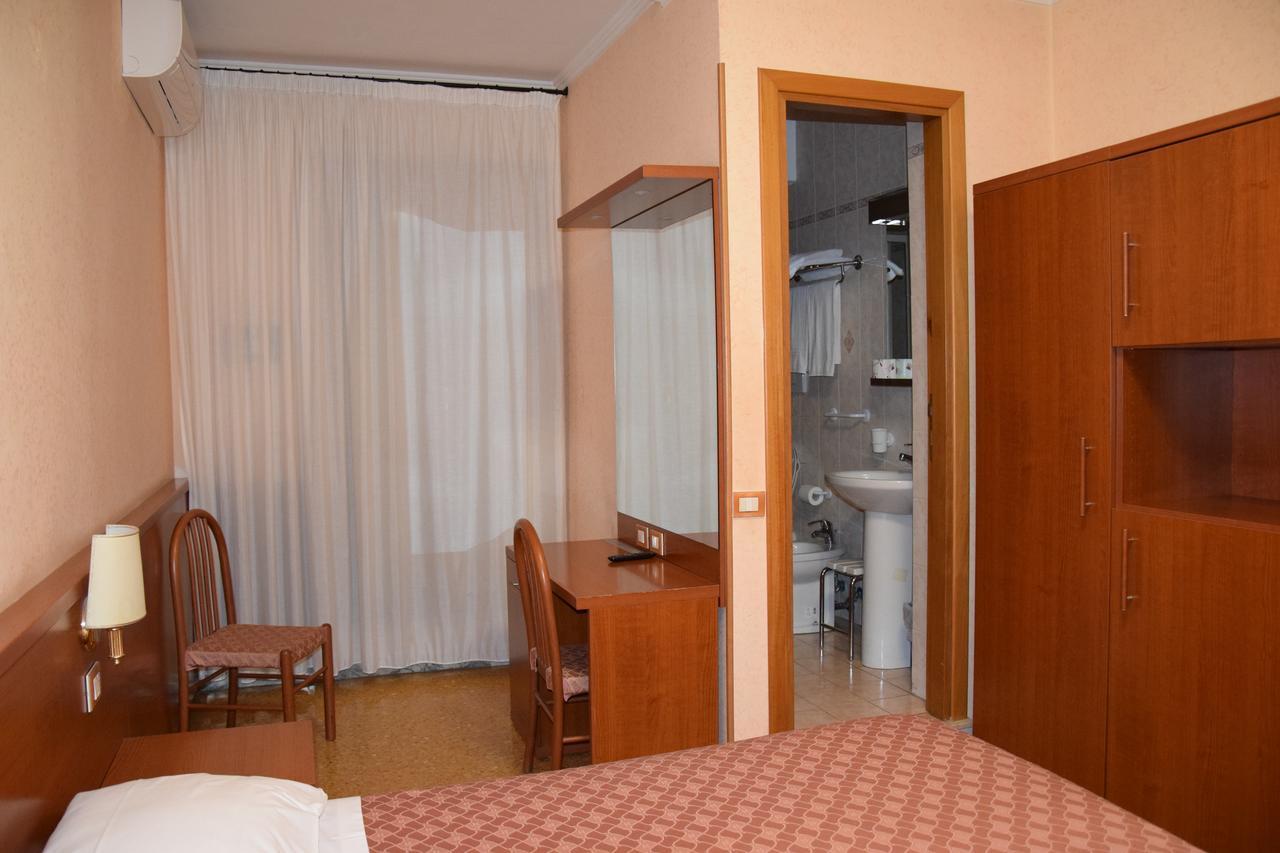 Hotel Bruna Рим Екстер'єр фото