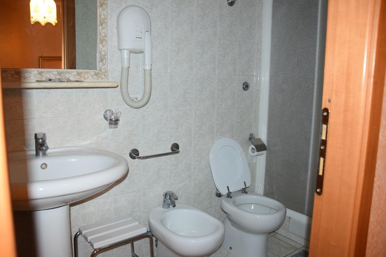 Hotel Bruna Рим Екстер'єр фото