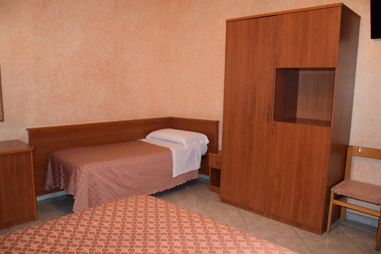 Hotel Bruna Рим Екстер'єр фото
