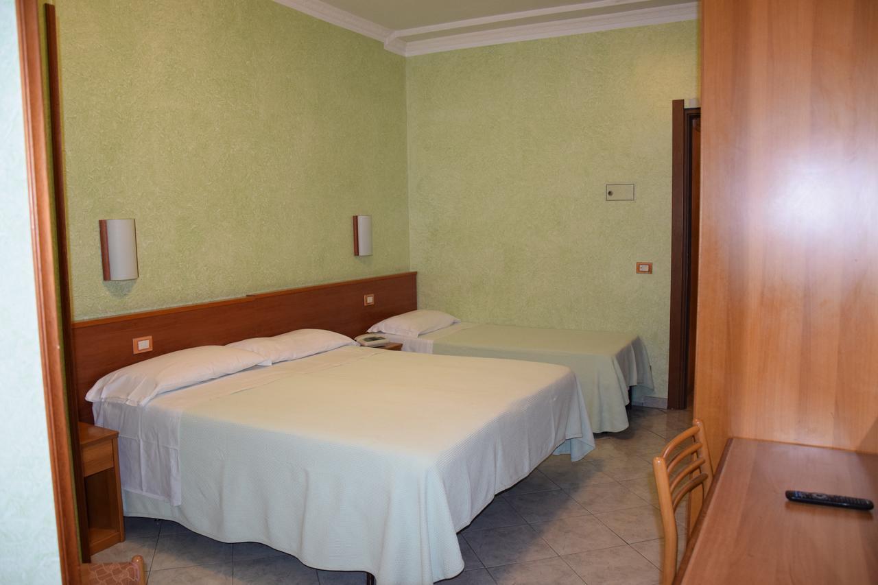 Hotel Bruna Рим Екстер'єр фото