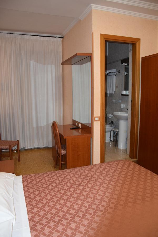 Hotel Bruna Рим Екстер'єр фото