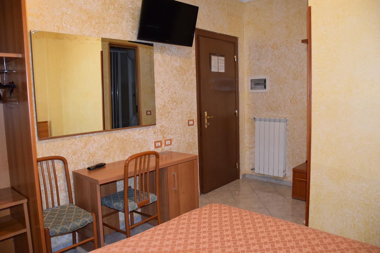 Hotel Bruna Рим Екстер'єр фото